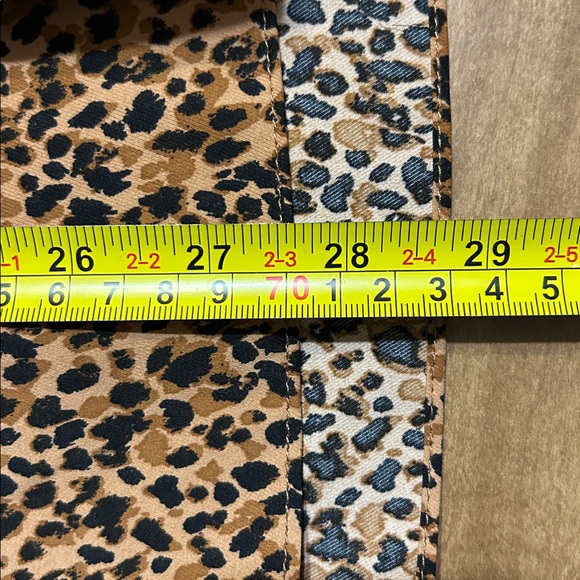 Tuckernuck Pomander Place Carlota Peplum Top Leopard Animal Print XXL
X - Picture 17 of 17